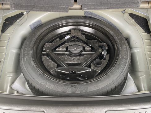 Used 2023 GMC Acadia SLE w/ Driver Convenience Package image 29