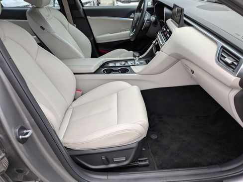 Used 2025 Genesis G70 2.5T RWD image 36