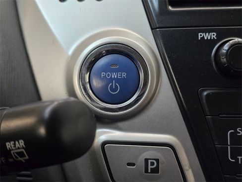Used 2014 Toyota Prius V Two image 31