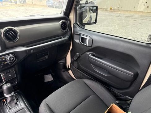 Used 2022 Jeep Wrangler Unlimited Sport AWD/4WD image 19