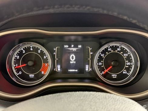 Used 2014 Jeep Cherokee Latitude w/ Cold Weather Group AWD/4WD image 42