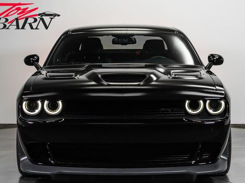 Used 2015 Dodge Challenger SRT Hellcat RWD image 8