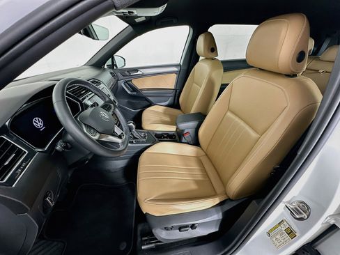 Used 2023 Volkswagen Tiguan SE FWD image 13