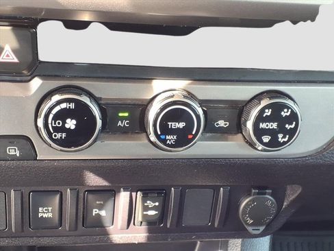 Used 2017 Toyota Tacoma SR5 image 21