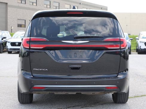 Used 2023 Chrysler Pacifica Touring-L FWD image 10