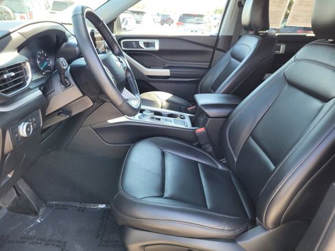 Used 2022 Ford Explorer XLT w/ Equipment Group 202A image 16