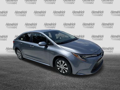 Used 2021 Toyota Corolla LE FWD image 2