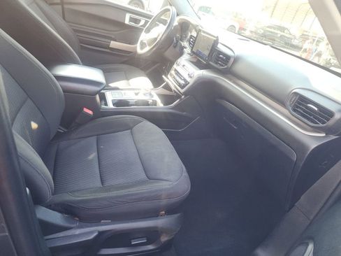 Used 2023 Ford Explorer XLT image 5