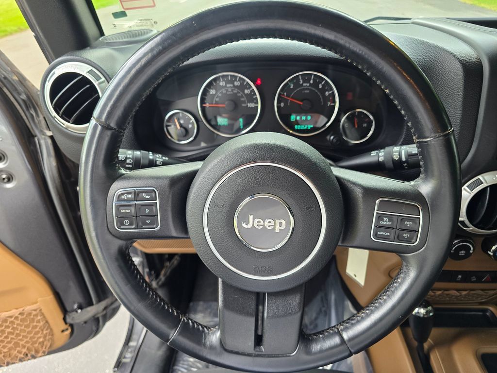 Used 2017 Jeep Wrangler Unlimited Rubicon w/ Connectivity Group AWD/4WD image 28