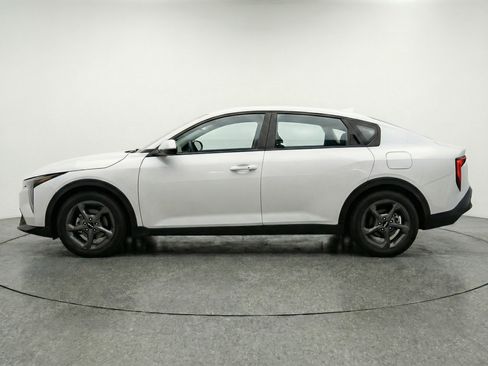 Used 2025 Kia K4 LXS image 5