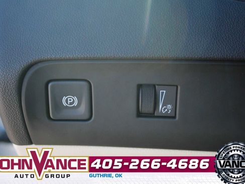 Used 2023 Buick Enclave Essence image 32