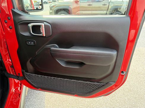 Used 2025 Jeep Wrangler Unlimited Rubicon 4xe w/ Safety Group AWD/4WD image 13