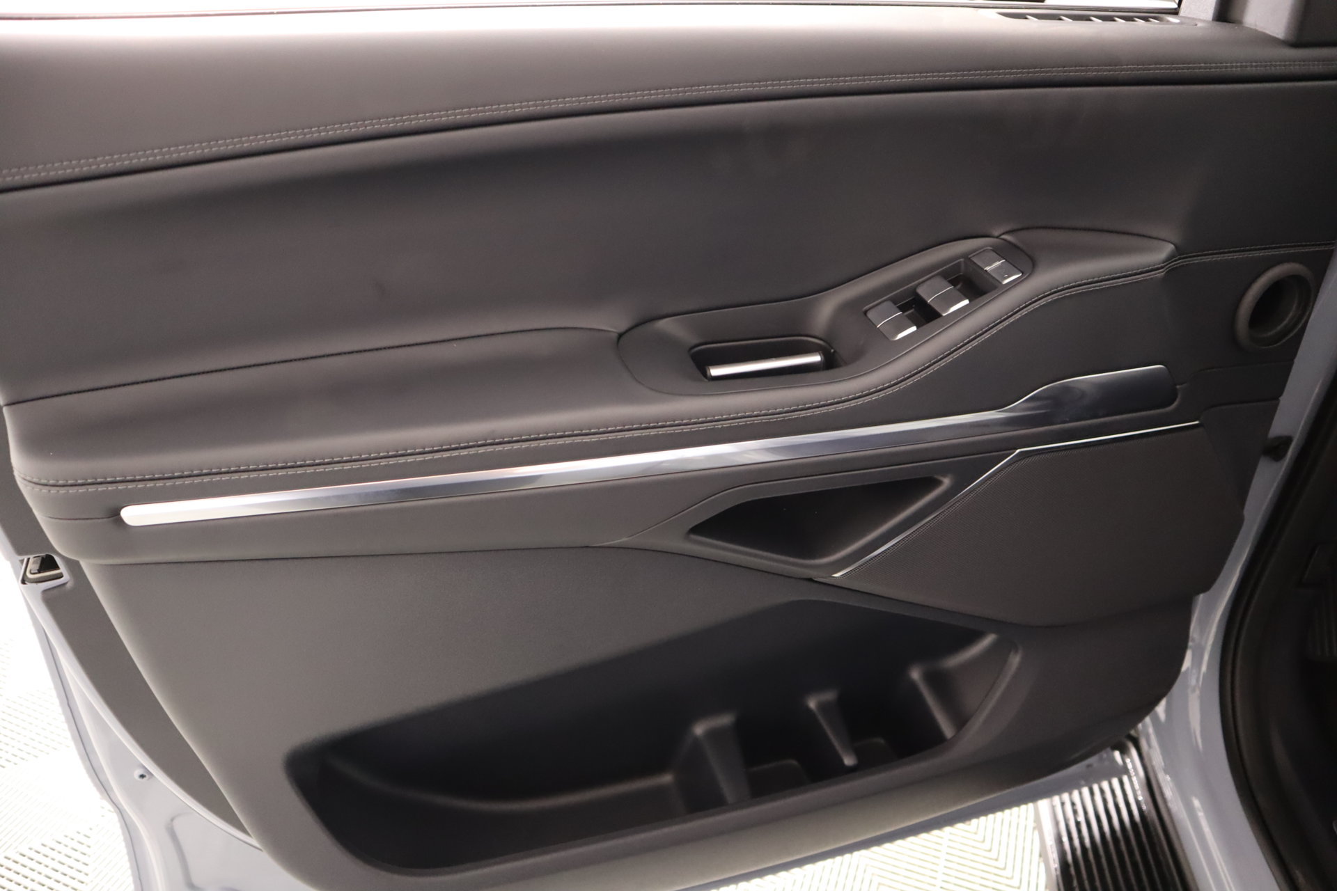 New 2026 Lincoln Navigator Premiere AWD/4WD image 17
