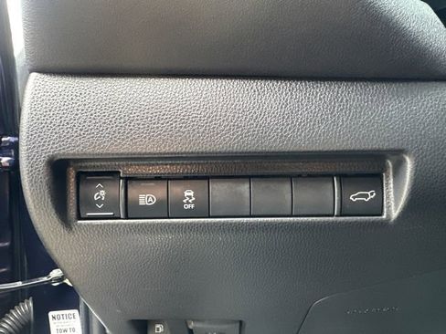 Certified 2023 Toyota Venza XLE image 32