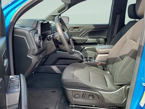 Used 2024 Chevrolet Colorado Trail Boss w/ Technology Package AWD/4WD image 13