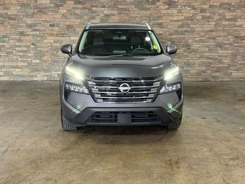 Certified 2025 Nissan Rogue SV w/ SV Premium Package AWD/4WD image 2