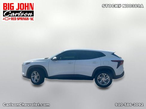 Used 2024 Chevrolet Trax LS w/ LS Convenience Package FWD image 3