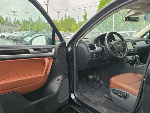 Used 2016 Volkswagen Touareg Executive AWD/4WD image 19
