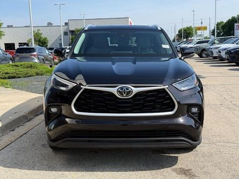 Used 2022 Toyota Highlander XLE AWD/4WD image 8