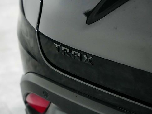 Used 2025 Chevrolet Trax RS w/ Sunroof Package FWD image 11