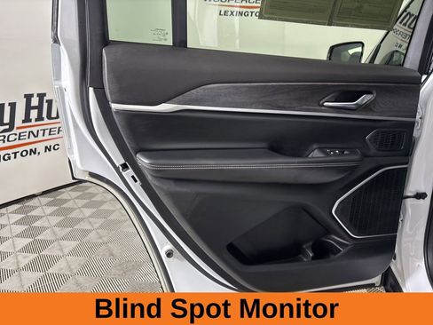 Used 2021 Jeep Grand Cherokee L Limited AWD/4WD image 22