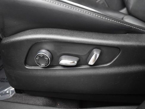 Used 2024 Cadillac XT4 Premium Luxury image 15