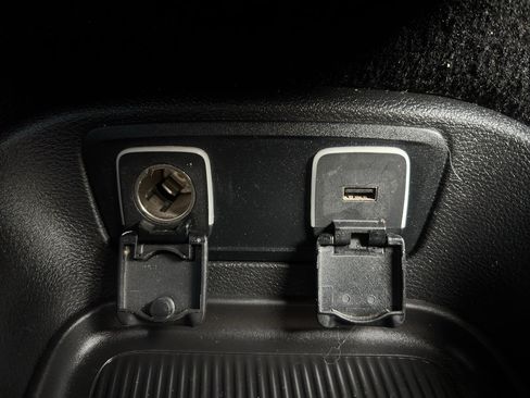 Used 2018 Chrysler Pacifica Touring-L w/ Premium Audio Group image 24