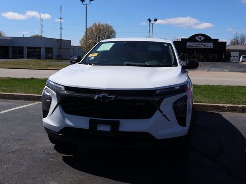 Used 2024 Chevrolet Trax RS image 11