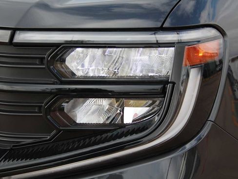 New 2025 Ford Expedition Active image 4