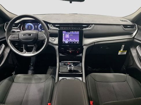 New 2025 Jeep Grand Cherokee L Laredo image 28