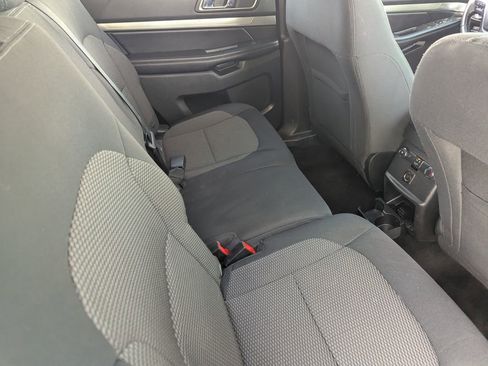 Used 2018 Ford Explorer XLT FWD image 15