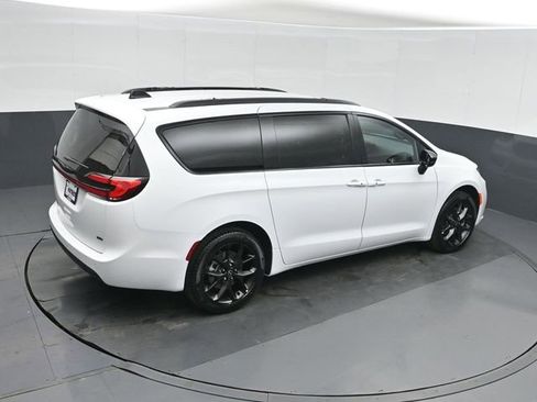 New 2026 Chrysler Pacifica Select image 31