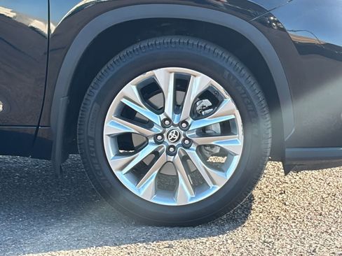 Used 2020 Toyota Highlander Limited AWD/4WD image 6