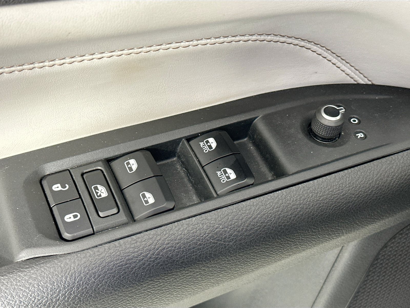 Used 2023 Jeep Compass Limited AWD/4WD image 17