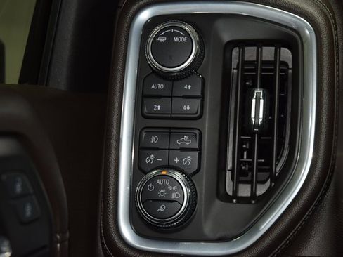 Used 2022 GMC Sierra 3500 Denali w/ Denali Ultimate Package image 36