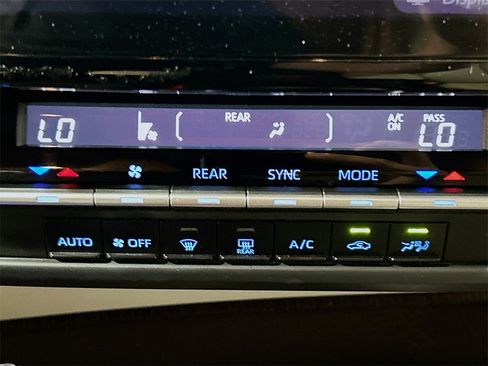 Used 2024 Toyota Sienna XLE image 13