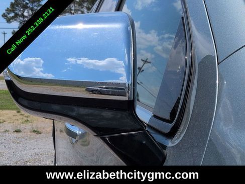 Used 2023 Chevrolet Suburban Premier RWD image 10