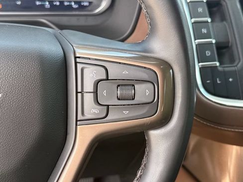 Used 2023 Chevrolet Suburban High Country w/ Premium Package 2 AWD/4WD image 19