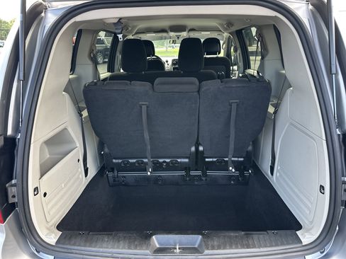 Used 2016 Dodge Grand Caravan American Value Package image 18
