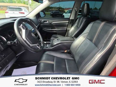 Used 2018 Toyota Highlander SE FWD image 14