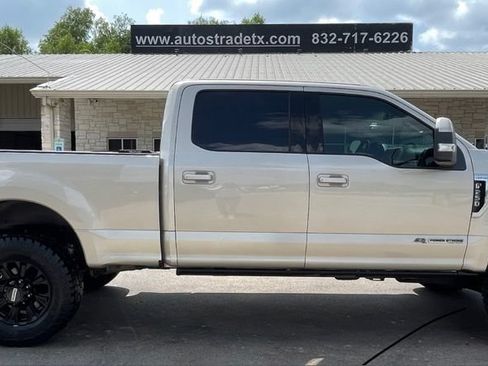Used 2017 Ford F250 Lariat w/ Lariat Value Package AWD/4WD image 5