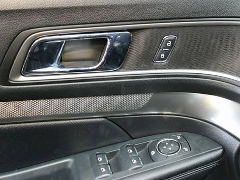 Used 2019 Ford Explorer XLT w/ Safe & Smart Package image 18