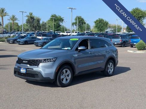 Used 2023 Kia Sorento LX FWD image 2