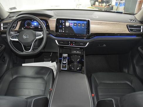 Used 2025 Volkswagen Atlas SEL AWD/4WD image 28