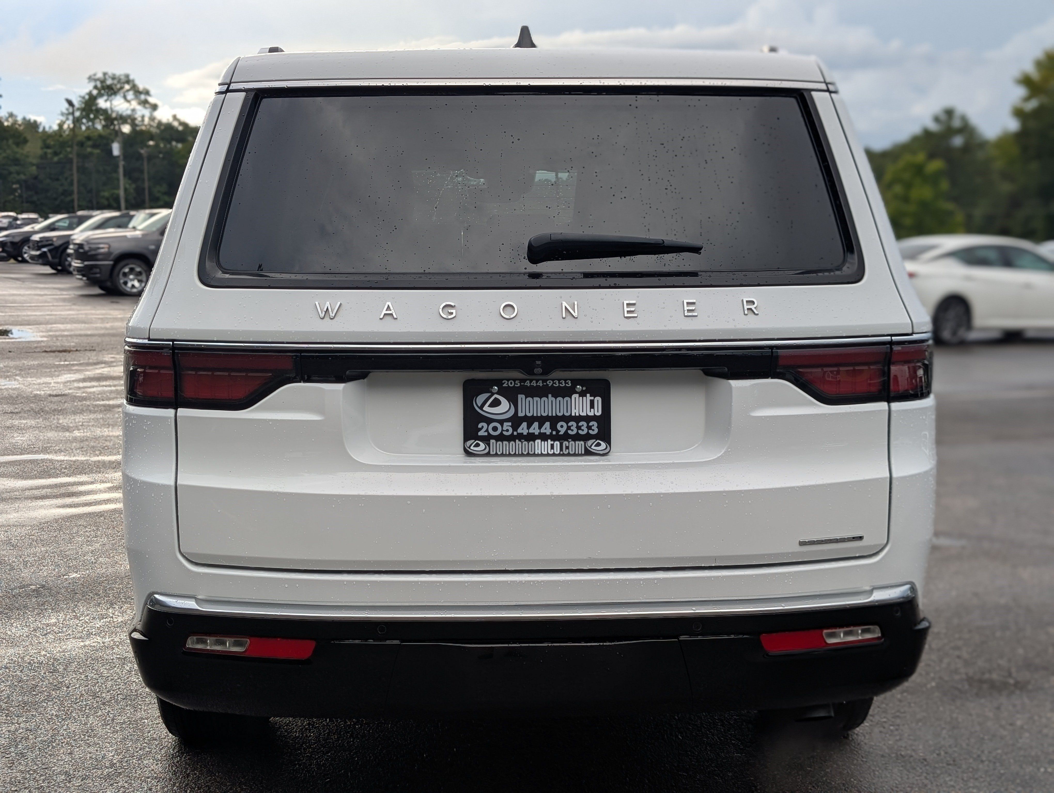 Used 2024 Jeep Wagoneer L Series III w/ Premium Group I AWD/4WD image 8