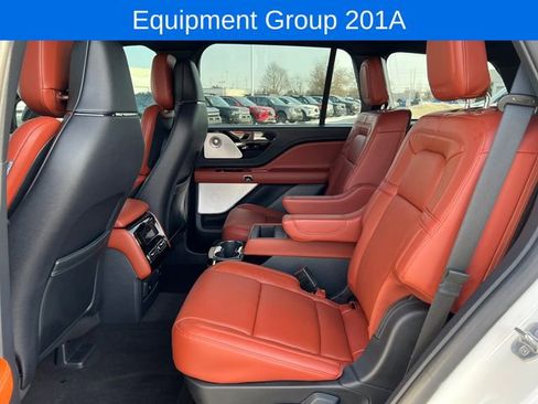 Used 2025 Lincoln Aviator Reserve w/ Equipment Group 201A image 4