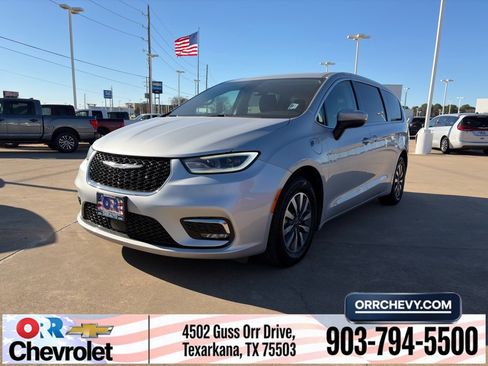 Used 2023 Chrysler Pacifica Touring-L image 1