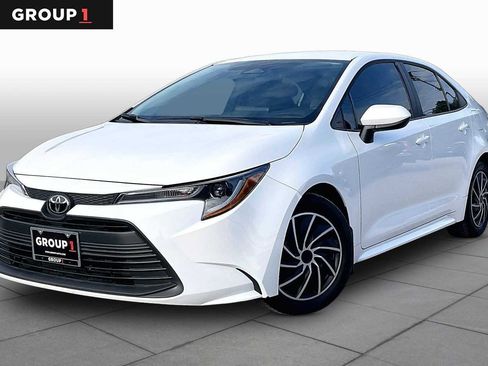 Used 2025 Toyota Corolla LE FWD image 1