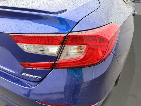 Used 2018 Honda Accord Sport image 13
