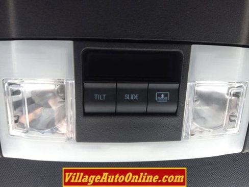 Used 2017 Ford Explorer XLT w/ XLT Technology Feature Bundle AWD/4WD image 22